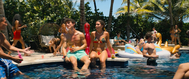 Maya Hawke sexy, Camila Mendes sexy, Alisha Boe sexy, Talia Ryder sexy – Do Revenge (2022)