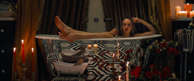 Maya Hawke sexy, Camila Mendes sexy, Alisha Boe sexy, Talia Ryder sexy – Do Revenge (2022)