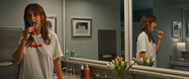 Maya Hawke sexy, Camila Mendes sexy, Alisha Boe sexy, Talia Ryder sexy – Do Revenge (2022)