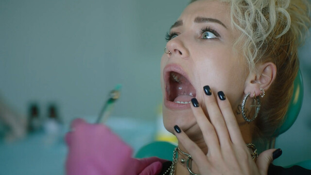 Valeriya Astapova sexy, Maria Glyants sexy – Klassnaya Katya s01e07-09 (2022)