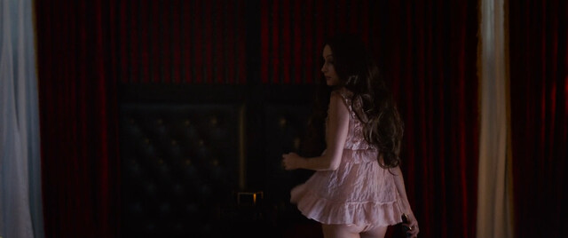 Elizabeth Cullen sexy, Olivia DeJonge sexy, Melina Vidler sexy – Elvis (2022)