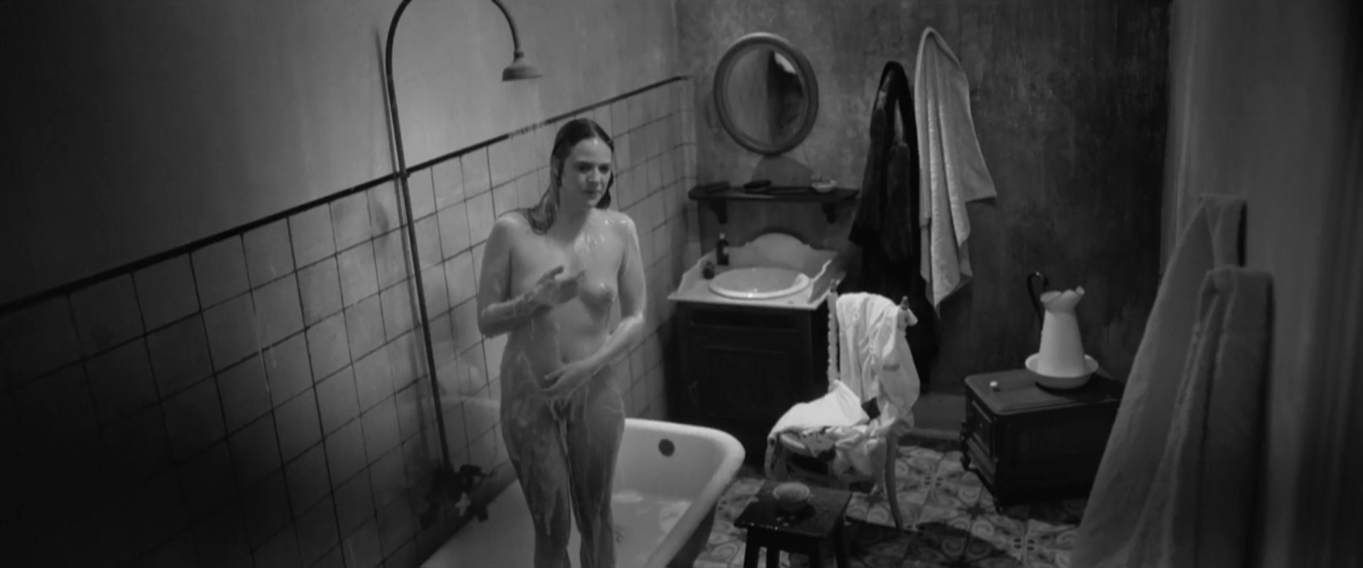 Catarina Wallenstein nude - O Ano da Morte de Ricardo Reis (2020)