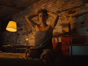 Malin Barr sexy - Honeydew (2020)