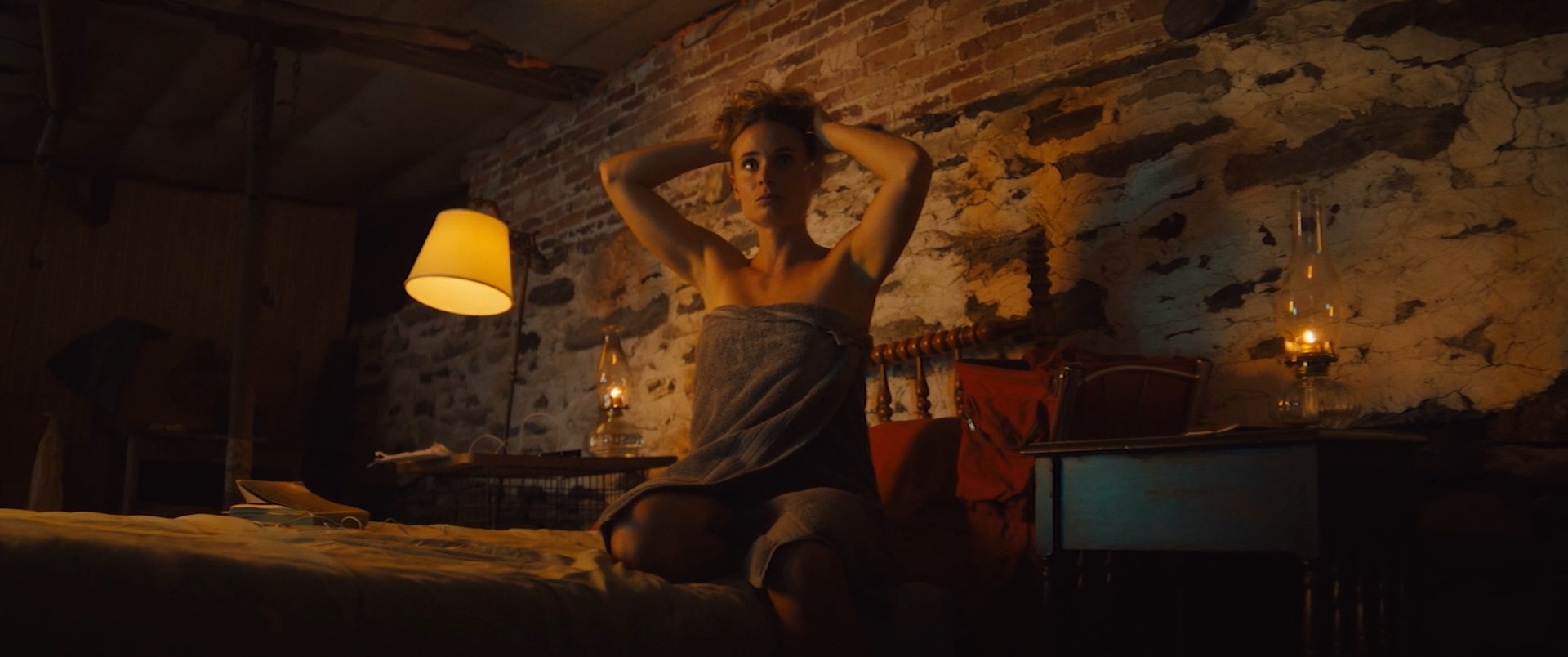 Malin Barr sexy - Honeydew (2020)