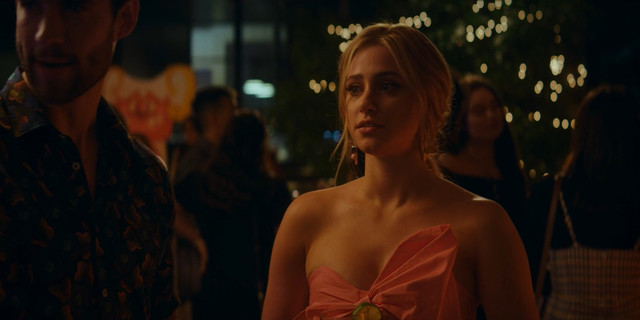 Lili Reinhart sexy, Aisha Dee sexy – Look Both Ways (2022)