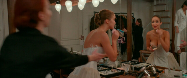 Alba Baptista sexy, Rose Williams sexy – Mrs Harris Goes to Paris (2022)