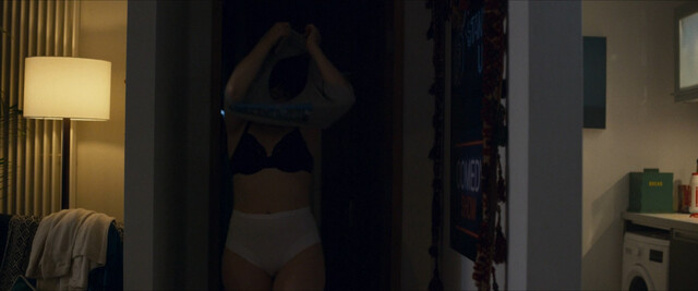 Gemma-Leah Devereux nude - The Bright Side (2020)