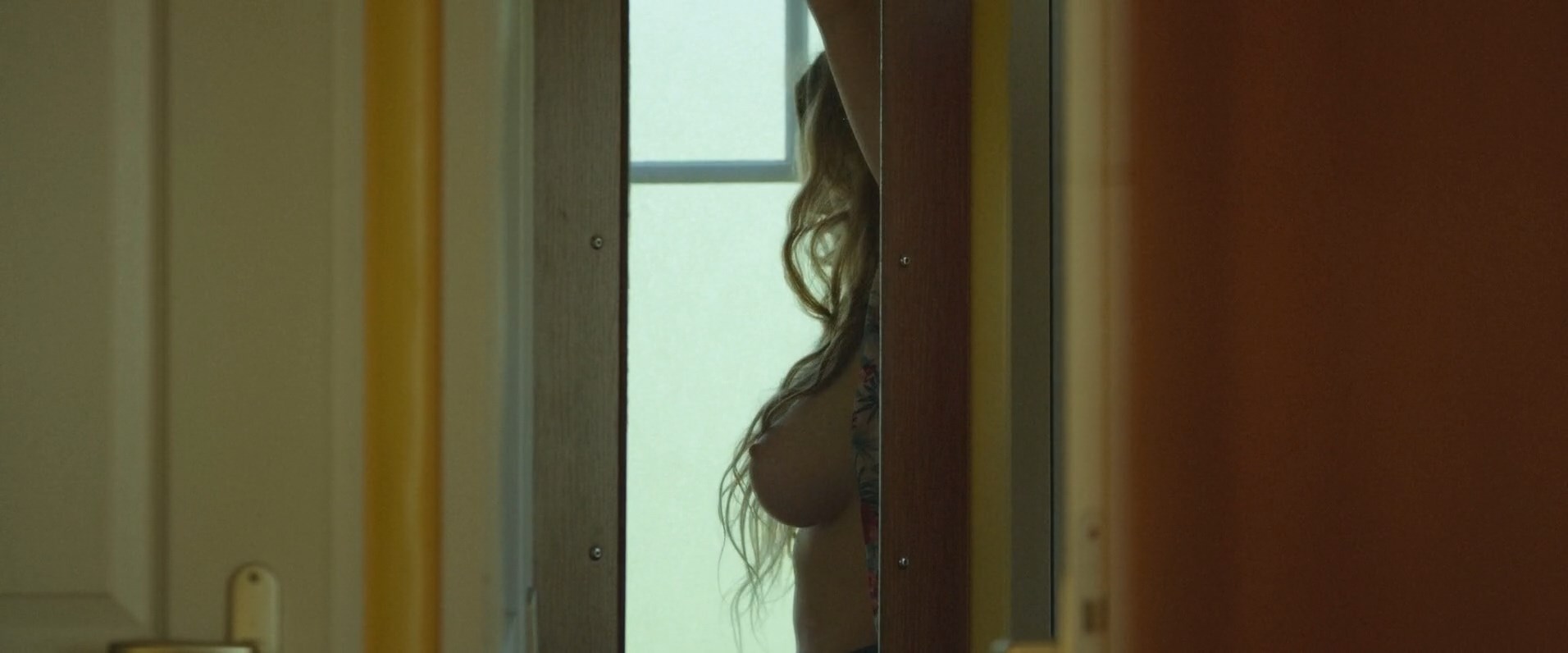 Iliana Zabeth nude - Mercenary (Mercenario) (2016)