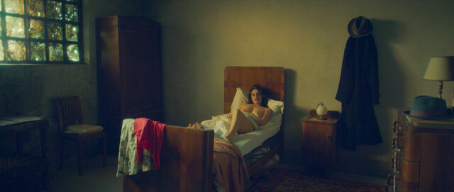 Paola Lavini nude - Volevo nascondermi (2020)