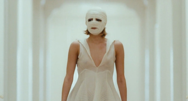 Laura Chiatti nude - Another Woman's Face (Il volto di un'altra) (2012)