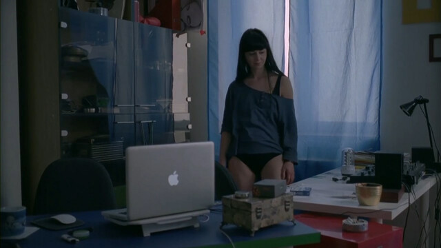 Mihaela Popa sexy - Smoke (Fum) (2013)