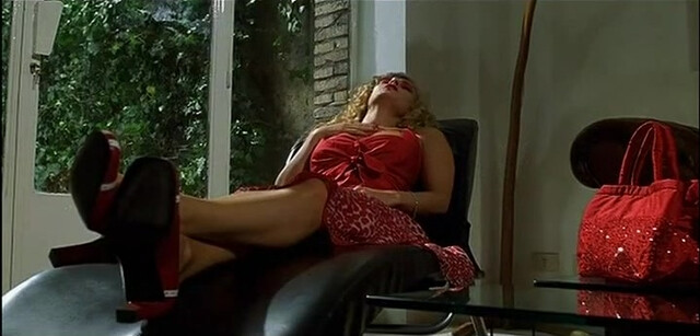 Cecilia Dazzi sexy - Caruso zero in condotta (2001)