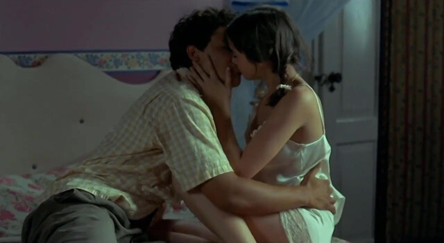 Yoraisi Gomez nude, Ana De Armas nude - Una rosa de francia (2006)