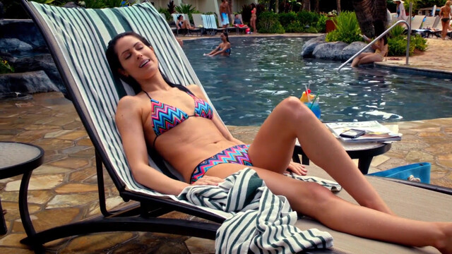 Michelle Borth sexy - Hawaii Five-0 s03e06 (2012)