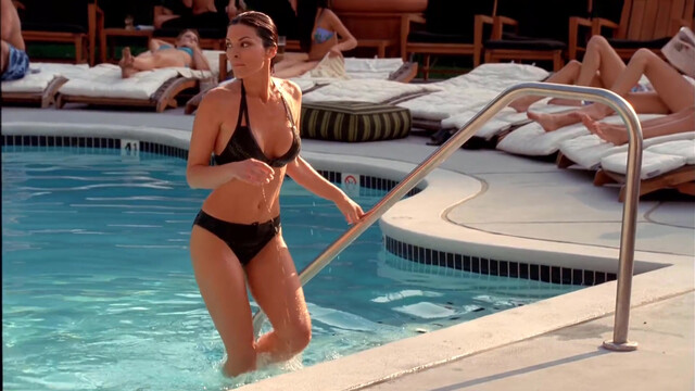 Alana De La Garza sexy - Las Vegas s01e07 (2003)