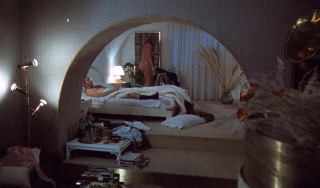 Sybil Danning nude - Il Giorno Del Cobra (1980)