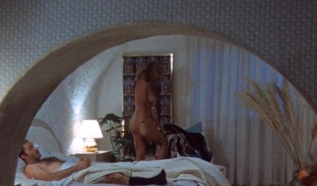 Sybil Danning nude - Il Giorno Del Cobra (1980)
