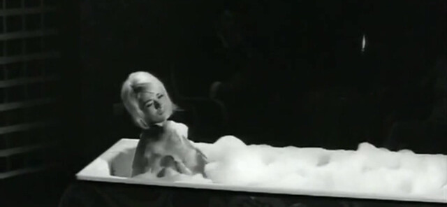 Zeta Apostolou nude - Ta mystika tis amartolis Athinas (1966)