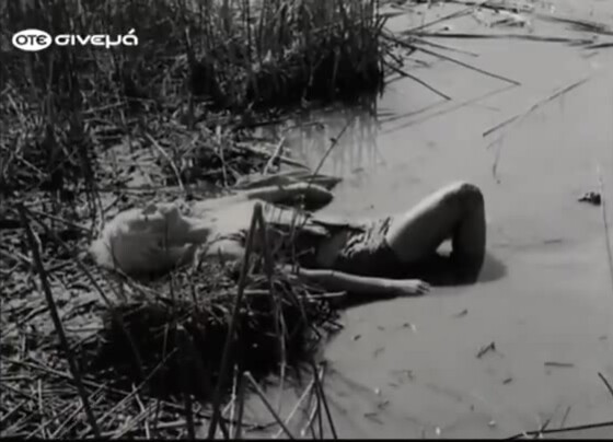 Zeta Apostolou nude - Pothoi ston katarameno valto (1966)