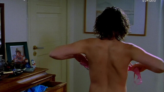 Joana Fartaria nude, Sao Jose Correia nude - Um Homem Não É um Gato (2001)