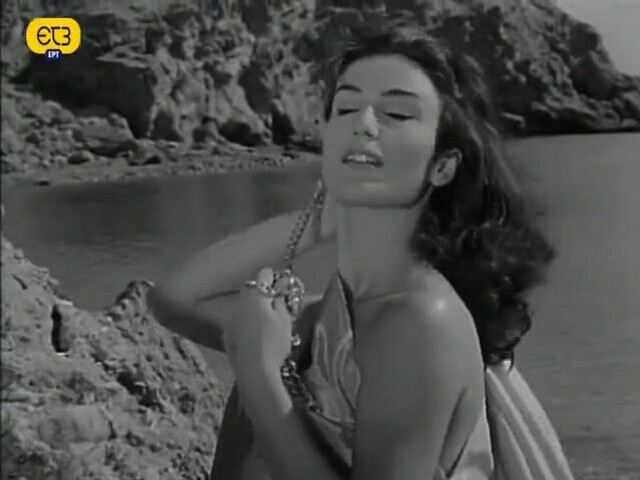 Nelly Pappa nude - I Ellinida kai o erotas (1962)