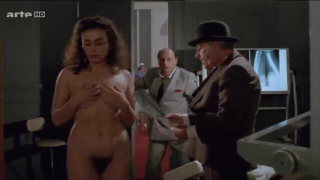 Ariane Kah nude - Le miracule (1987)