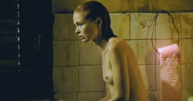 Barbara Schulz nude - O dia da caca (2000)