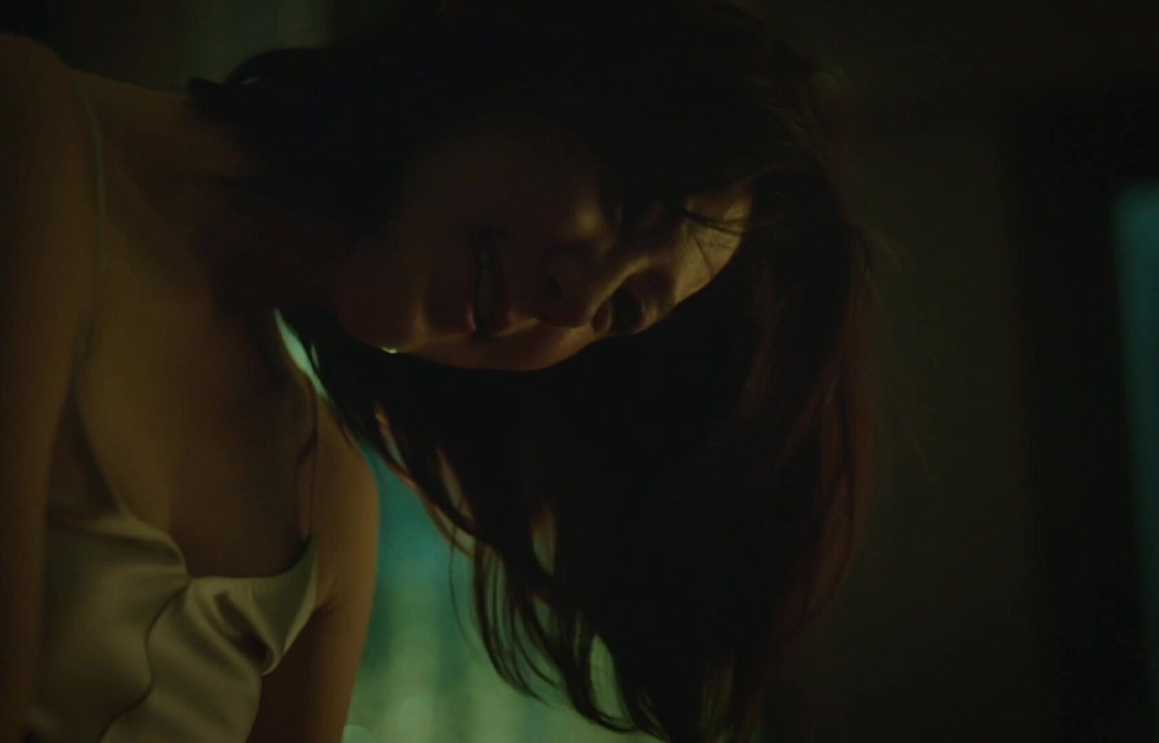 Kim Hee Ae sexy - The World of the Married e01 (2020)