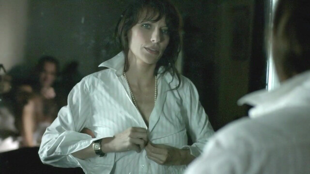Julie Debazac nude - Empreintes criminelles s01e03 (2011)