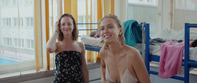 Caro Cult nude, Amelie Plaas-Link - Interrail (2018)