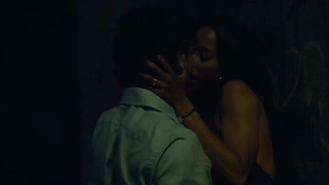 Zoe Saldana sexy - Blood Ties (2013)