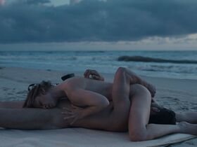 Magdalena Boczarska nude, Katarzyna Sawczuk nude – Heaven in Hell (2022)