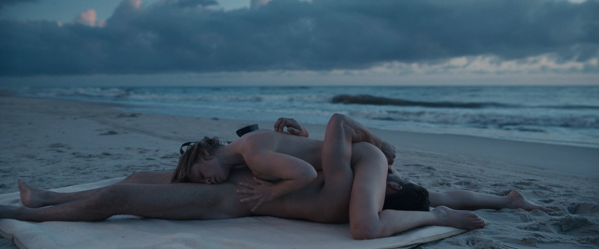 Magdalena Boczarska nude, Katarzyna Sawczuk nude – Heaven in Hell (2022)