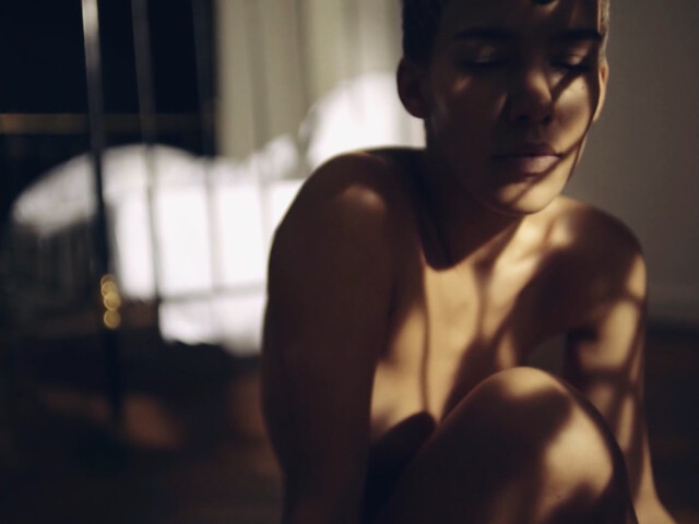 Alina Suggeler nude – Frida Gold - Langsam (2016)