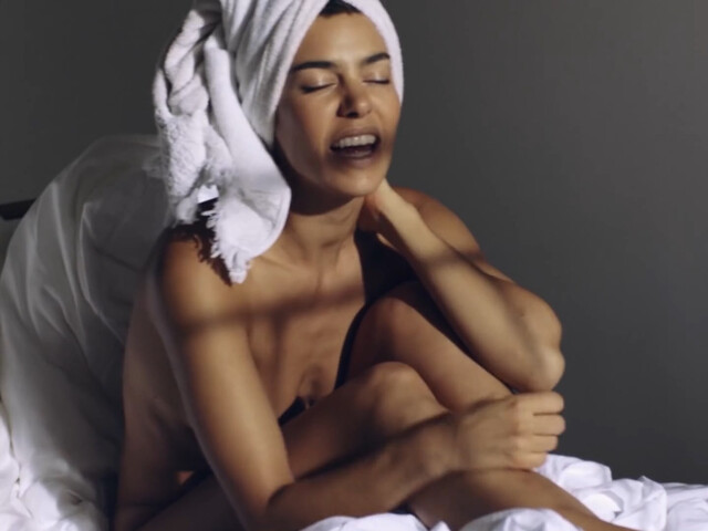 Alina Suggeler nude – Frida Gold - Langsam (2016)