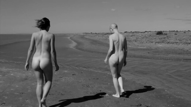 Cristina Nunez nude – La Vie en Rose (2014)