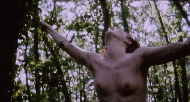 Anna Gorynsztejn nude – Belle de nature (2009)