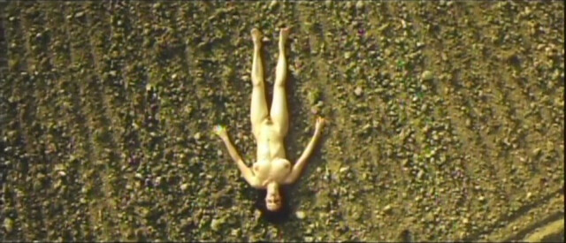 Catherine Bonneau nude – Le pont (2004)