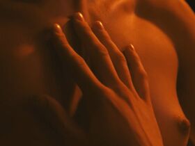 Katerina Shpitsa nude – Smeh v temnote (2011)