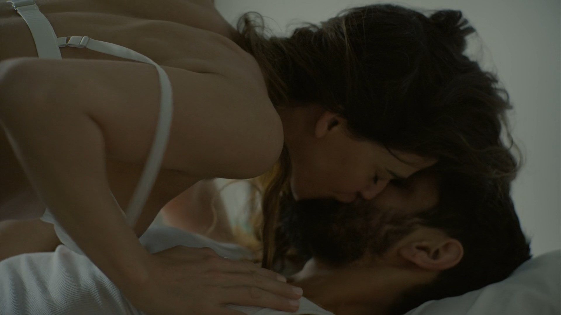 Rona-Lee Shim'on sexy – Fauda s04e02 (2023)