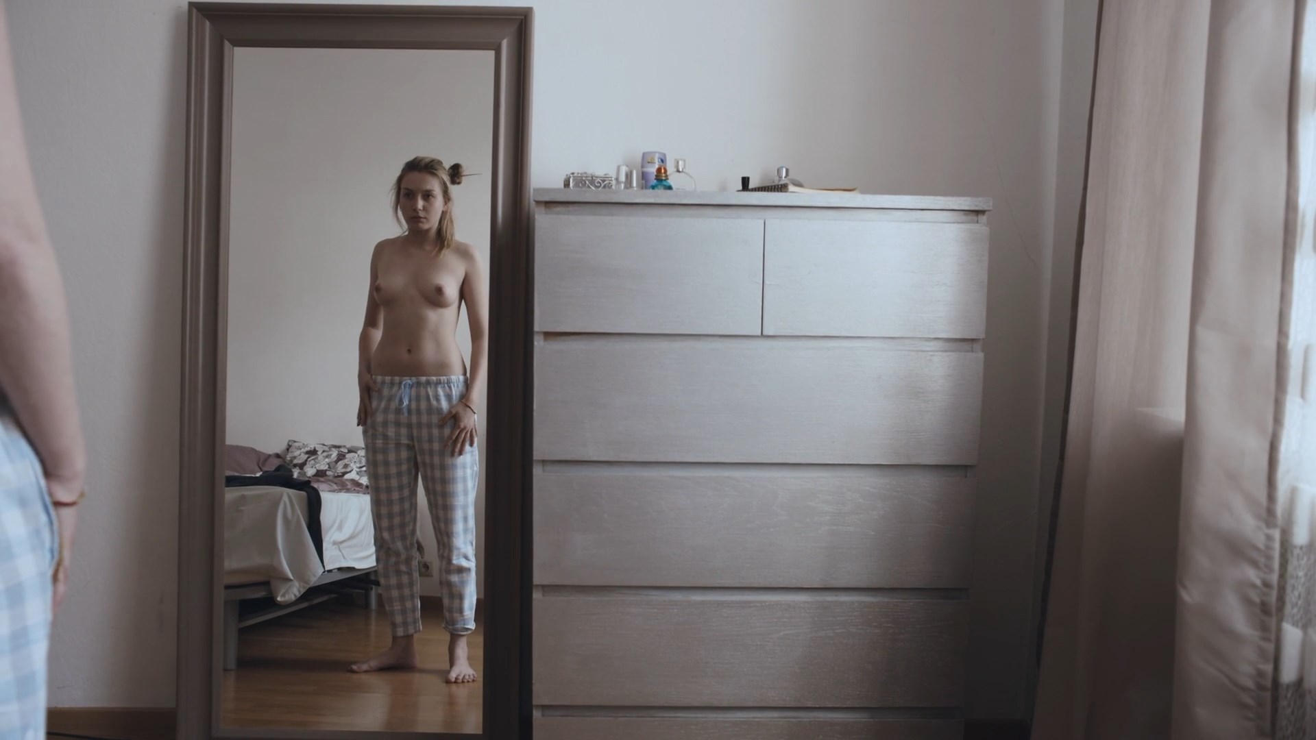 Valeriya Fedorovich nude – Father (Papa) (2019)