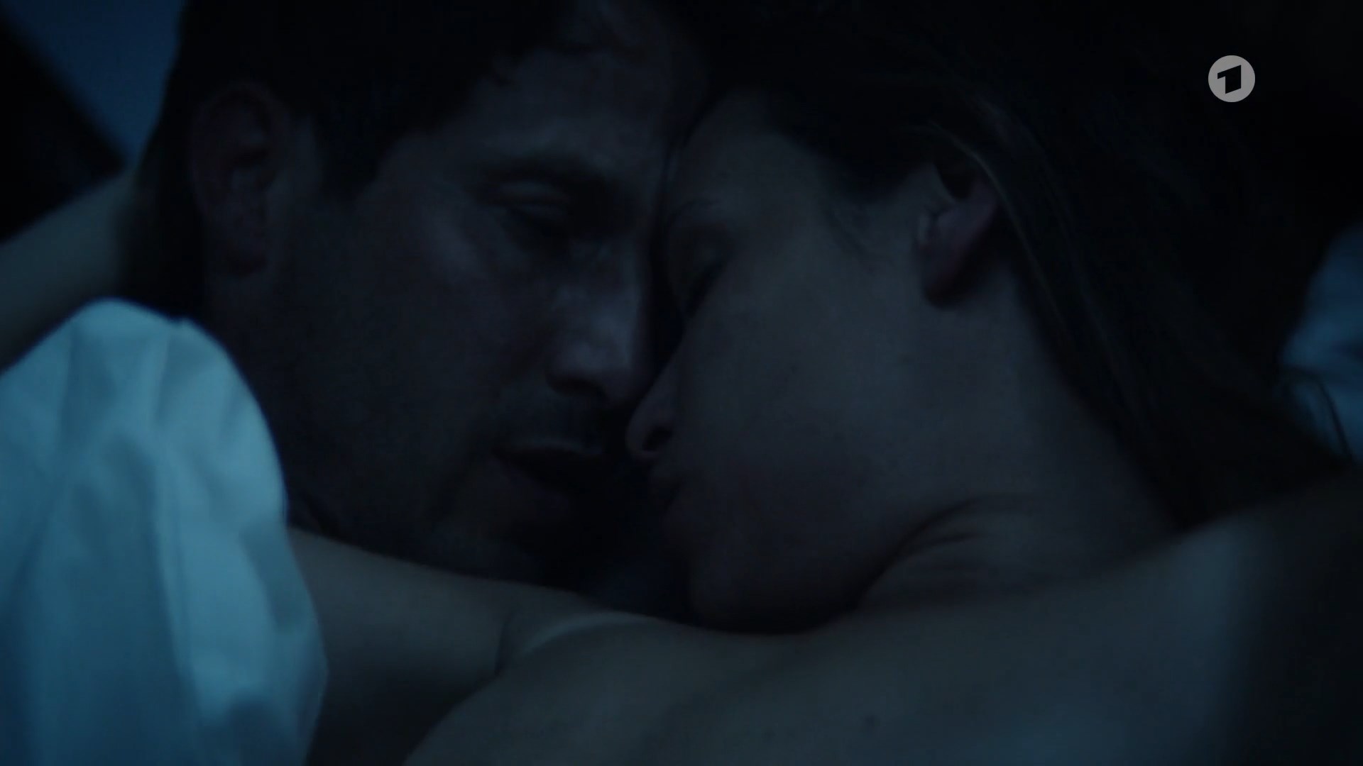 Kristin Suckow sexy – Da hilft nur beten! (2022)