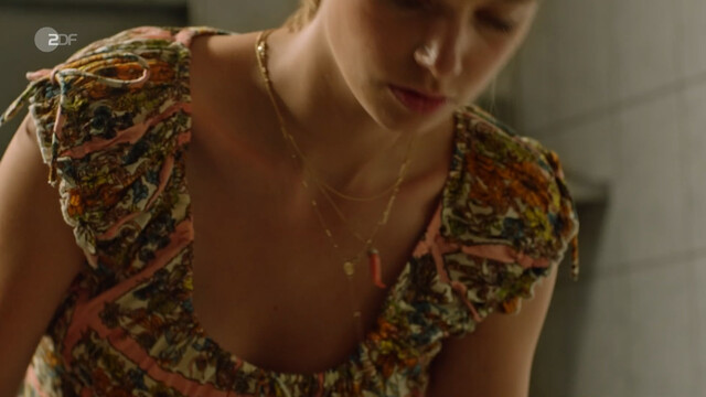 Hanna Binke sexy – Frühling Das Geheimnis vom Rabenkopf (2023)