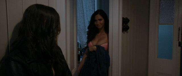 Jessica Green sexy – Red Billabong (2016)