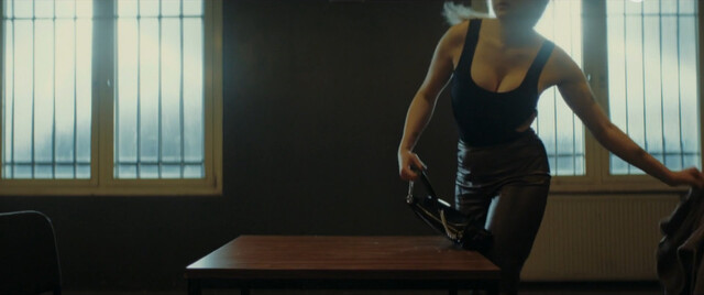 Lulu Hacke sexy – Asbest s01e04 (2023)