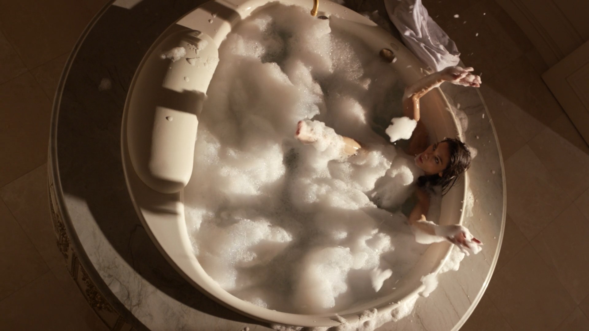 Ginger Gonzaga sexy – True Lies s01e01 (2023)