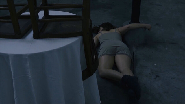 Marie Wuillème sexy – Un peignoir pour deux (2021)