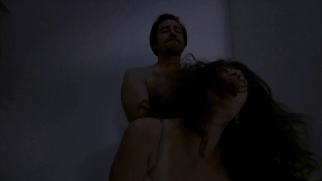 Marie Wuillème sexy – Un peignoir pour deux (2021)