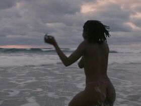 Tracy Gotoas nude – Du crépitement sous les néons (2022)