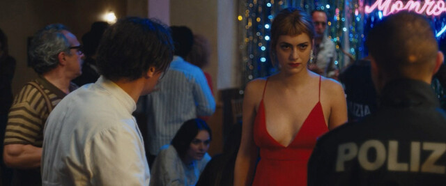 Miriam Leone sexy – Marilyn's Eyes (Marilyn ha gli occhi neri) (2021)